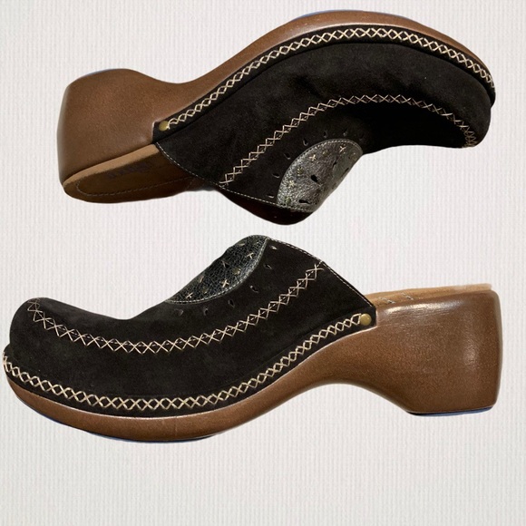 indigo clogs by clarks